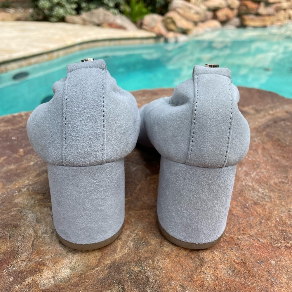 Taryn Rose Light Gray Heels - Picture 3 of 13